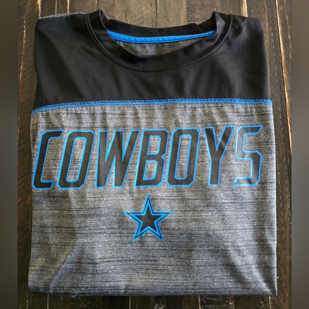 NFL Team Apparel Cowboys Navy Blue T-Shirt Men’s Medium